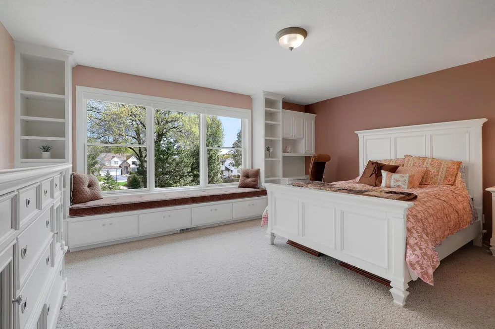 17039 Valley Rd, Eden Prairie, MN 55347