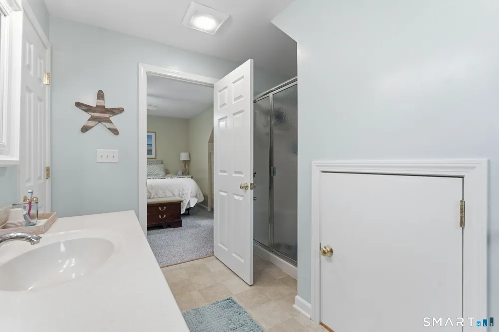25 Forest Rd, East Lyme, CT 06357