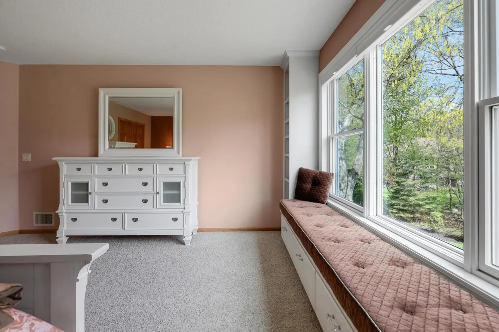 17039 Valley Rd, Eden Prairie, MN 55347