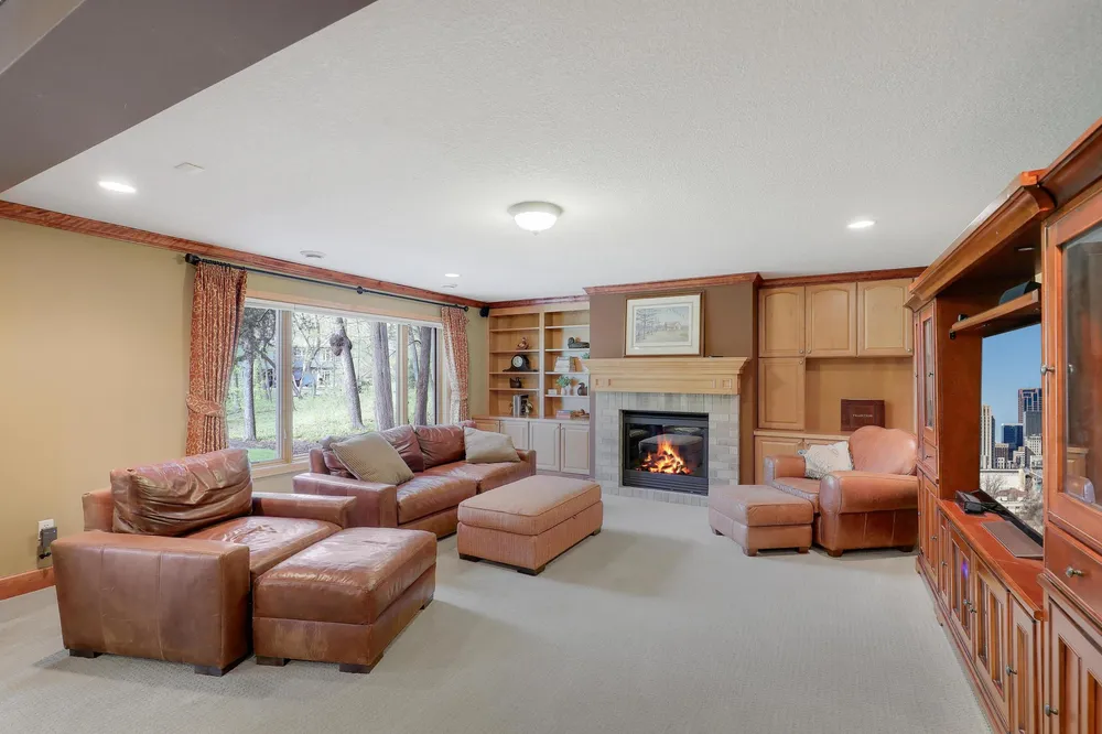 17039 Valley Rd, Eden Prairie, MN 55347