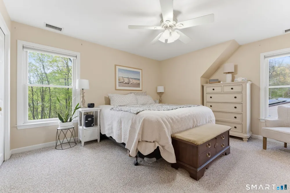 25 Forest Rd, East Lyme, CT 06357