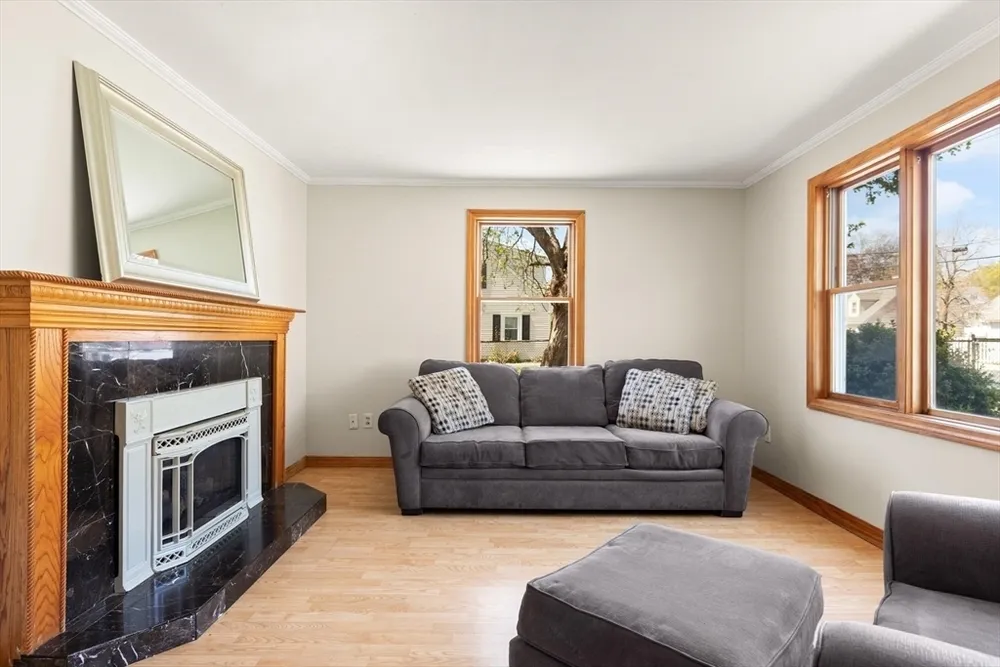 26 Alandale Pkwy, Norwood, MA 02062