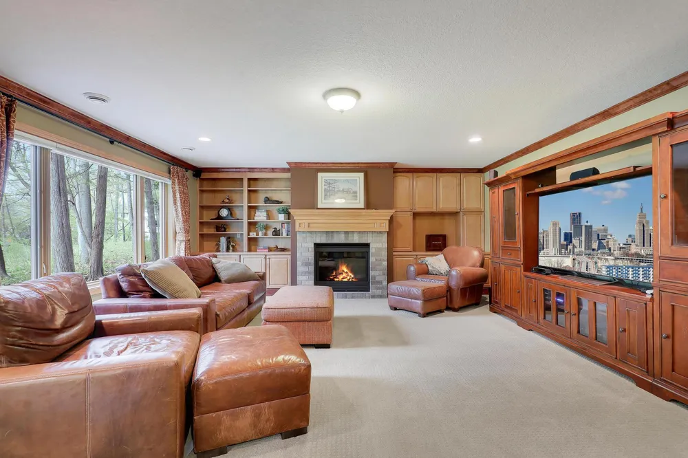 17039 Valley Rd, Eden Prairie, MN 55347