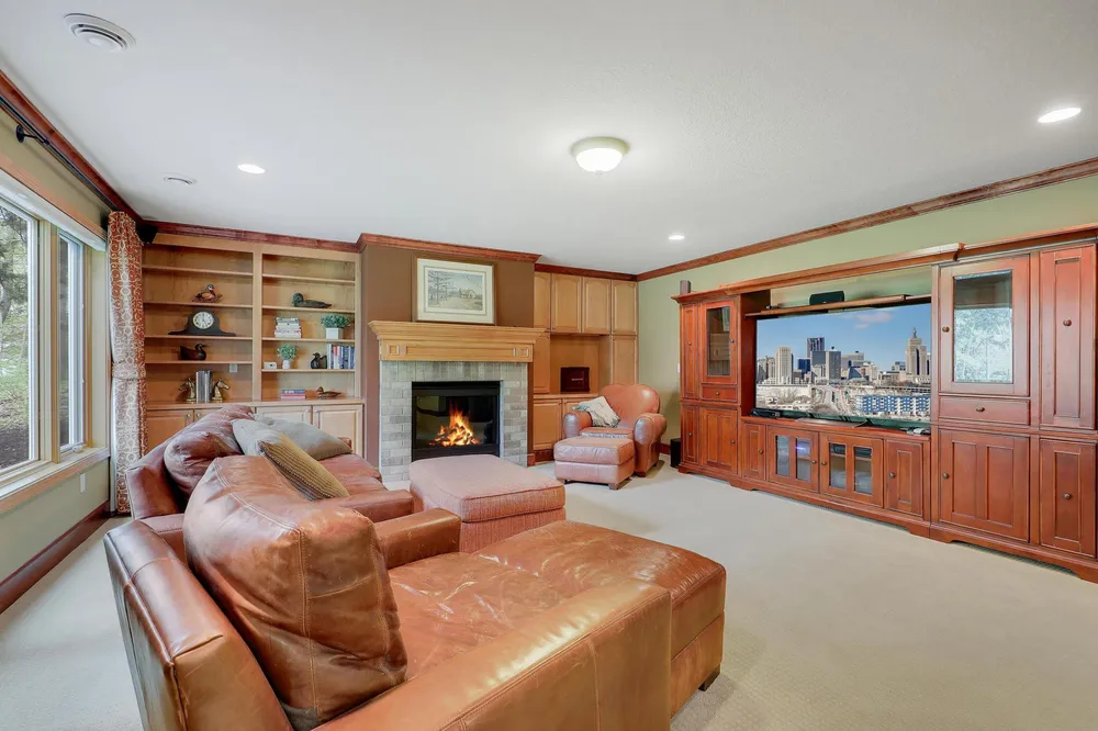 17039 Valley Rd, Eden Prairie, MN 55347
