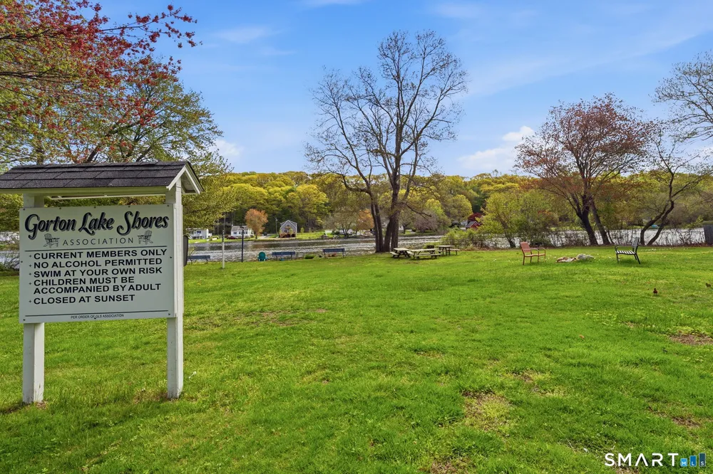 25 Forest Rd, East Lyme, CT 06357