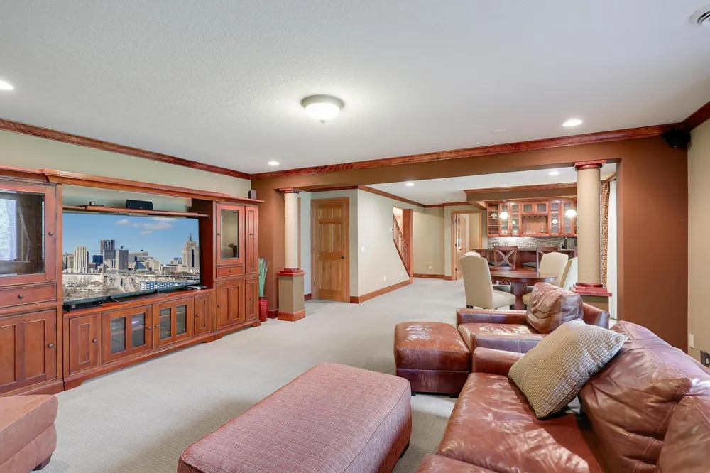17039 Valley Rd, Eden Prairie, MN 55347