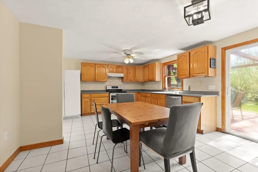 26 Alandale Pkwy, Norwood, MA 02062