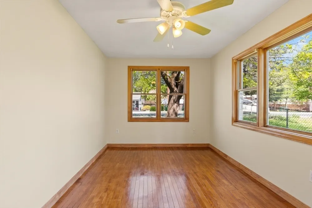 26 Alandale Pkwy, Norwood, MA 02062
