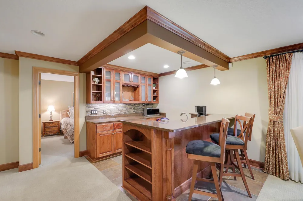 17039 Valley Rd, Eden Prairie, MN 55347