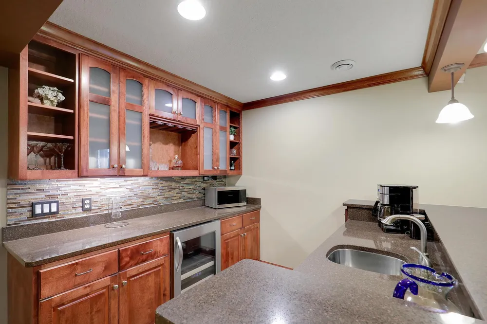 17039 Valley Rd, Eden Prairie, MN 55347