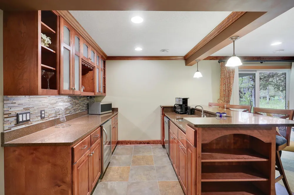 17039 Valley Rd, Eden Prairie, MN 55347