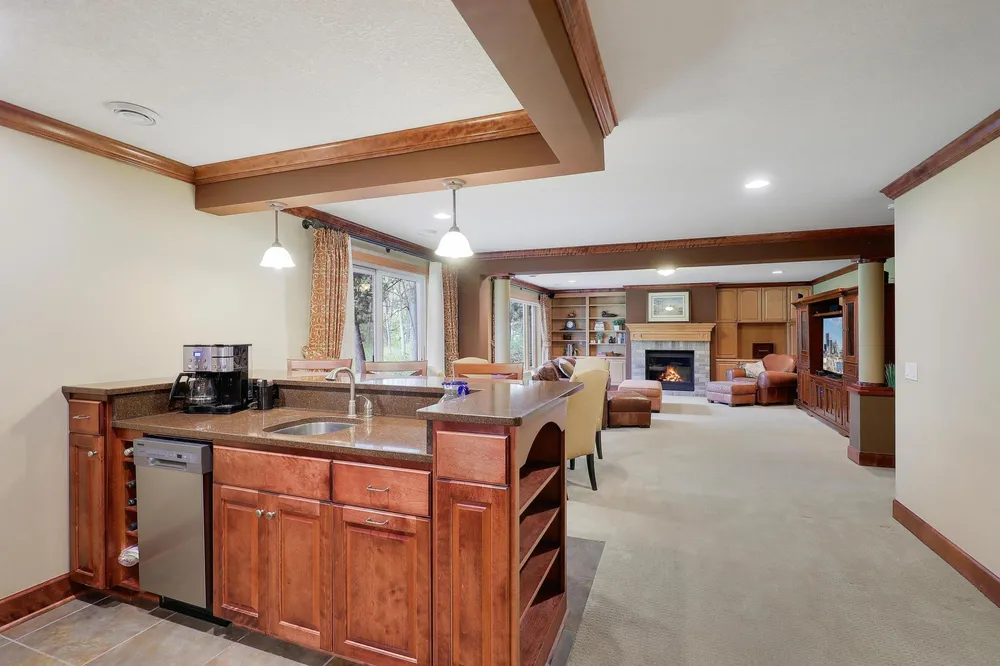 17039 Valley Rd, Eden Prairie, MN 55347
