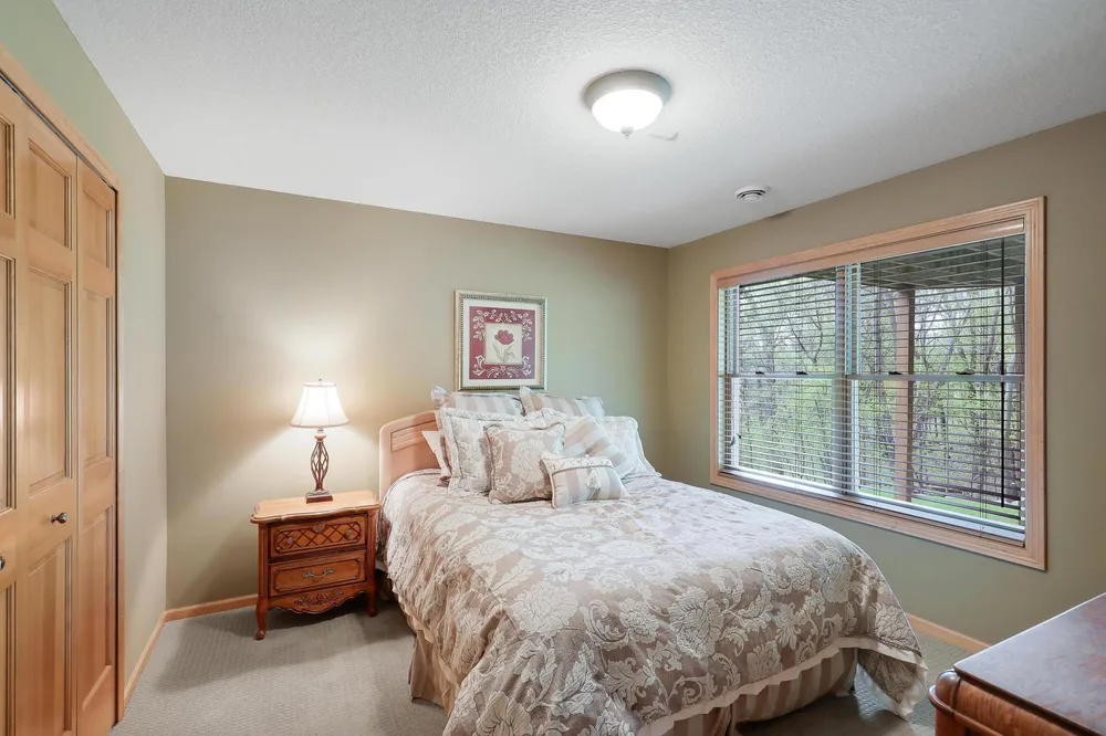 17039 Valley Rd, Eden Prairie, MN 55347