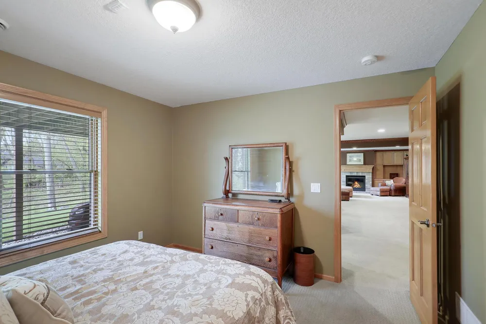 17039 Valley Rd, Eden Prairie, MN 55347