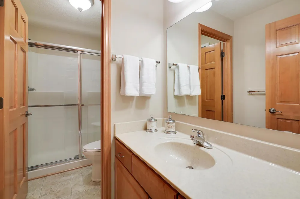17039 Valley Rd, Eden Prairie, MN 55347