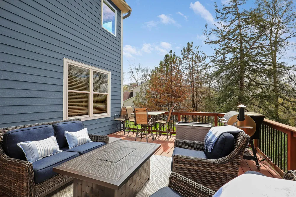 17039 Valley Rd, Eden Prairie, MN 55347