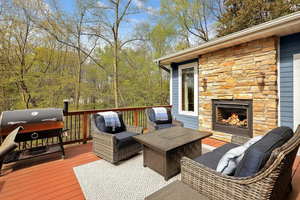 17039 Valley Rd, Eden Prairie, MN 55347