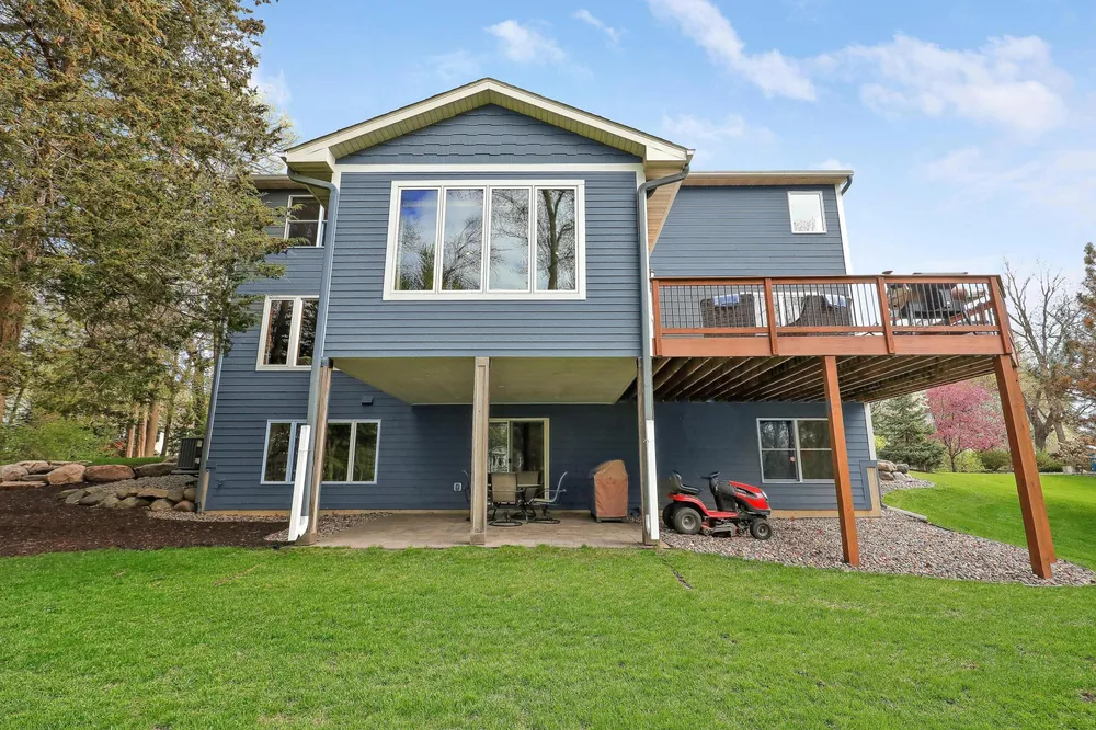 17039 Valley Rd, Eden Prairie, MN 55347