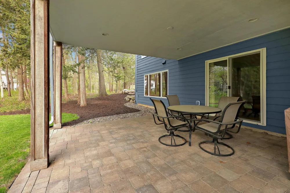17039 Valley Rd, Eden Prairie, MN 55347