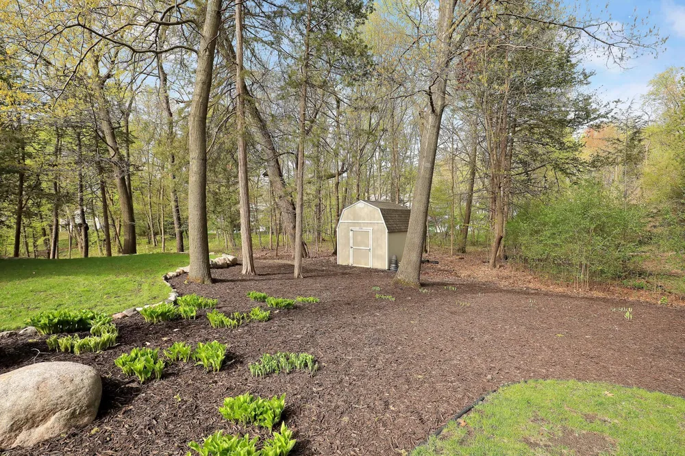 17039 Valley Rd, Eden Prairie, MN 55347