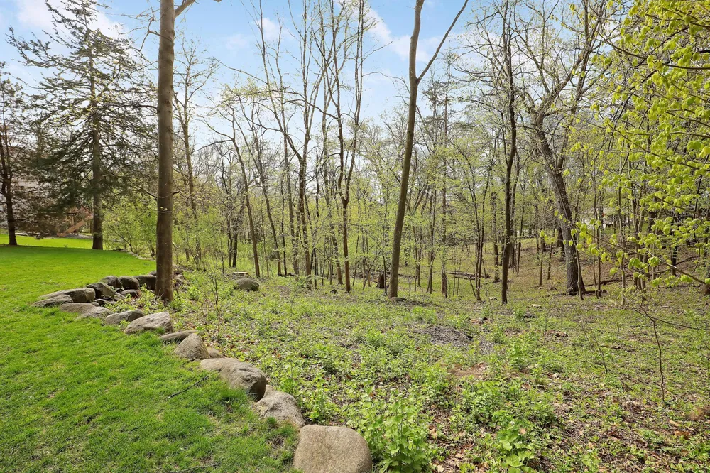 17039 Valley Rd, Eden Prairie, MN 55347