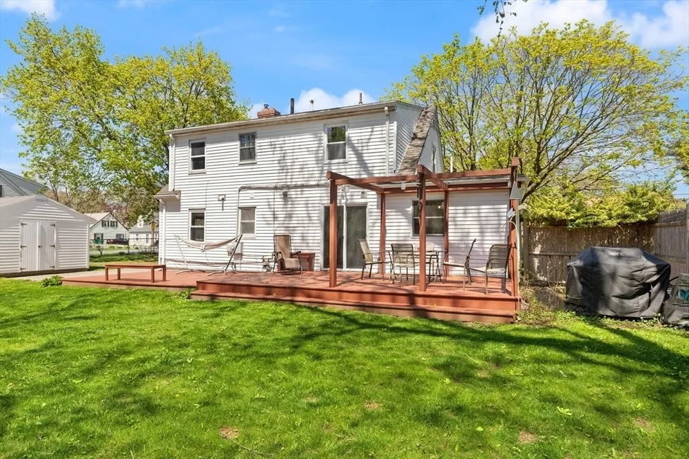 26 Alandale Pkwy, Norwood, MA 02062