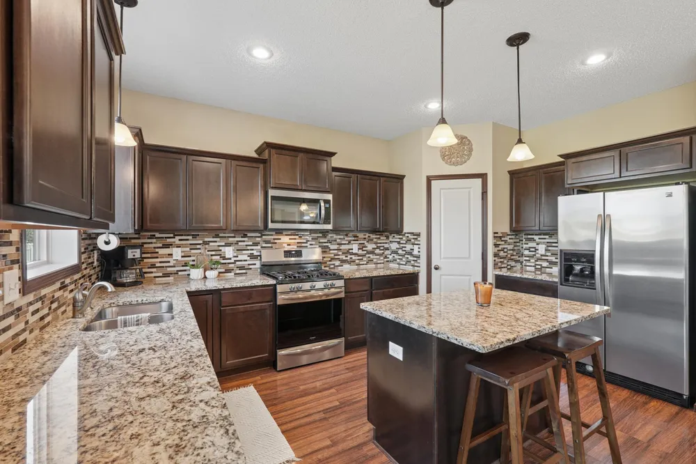 19315 Claremont Dr, Farmington, MN 55024