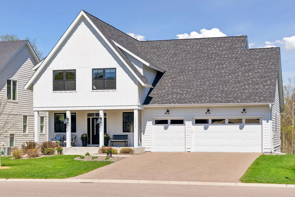 11724 Azure Ln, Inver Grove Heights, MN 55077