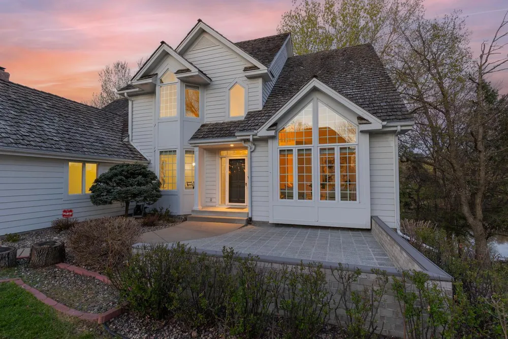 6459 Pinnacle Dr, Eden Prairie, MN 55346