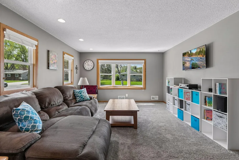 2049 Bluestone Ln, Eagan, MN 55122