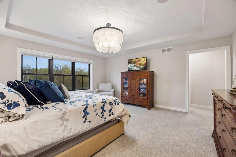 11724 Azure Ln, Inver Grove Heights, MN 55077