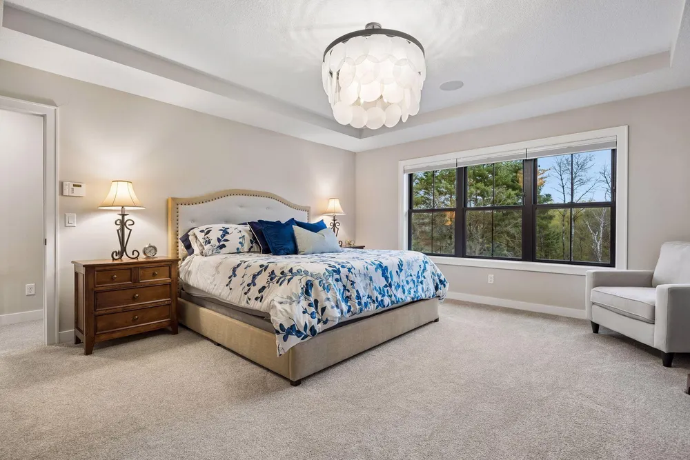 11724 Azure Ln, Inver Grove Heights, MN 55077