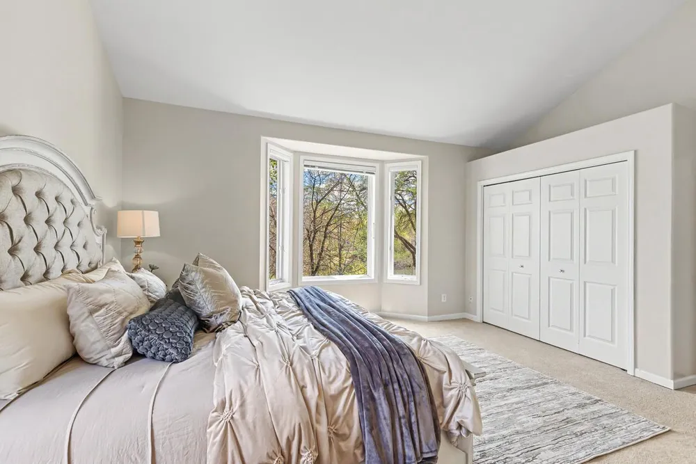 6459 Pinnacle Dr, Eden Prairie, MN 55346