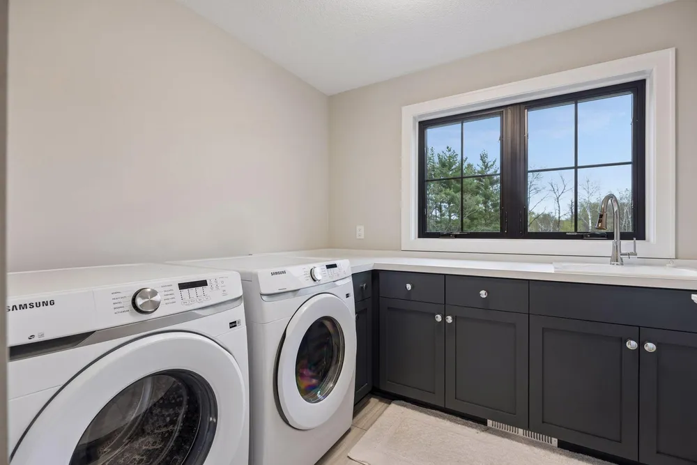 11724 Azure Ln, Inver Grove Heights, MN 55077