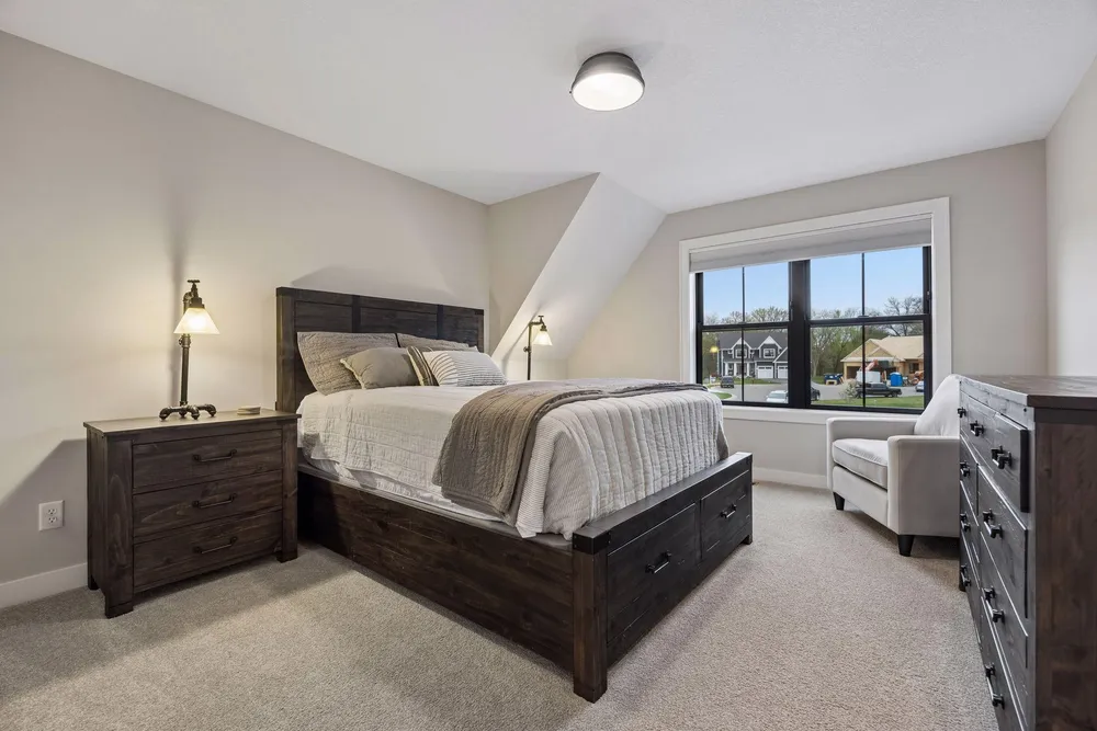 11724 Azure Ln, Inver Grove Heights, MN 55077