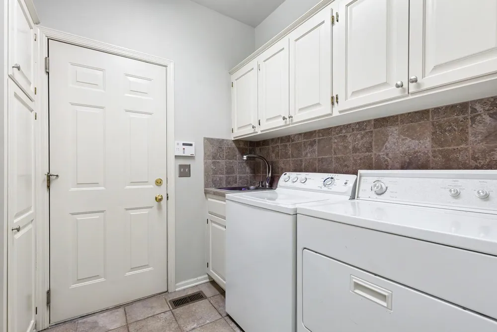 6459 Pinnacle Dr, Eden Prairie, MN 55346