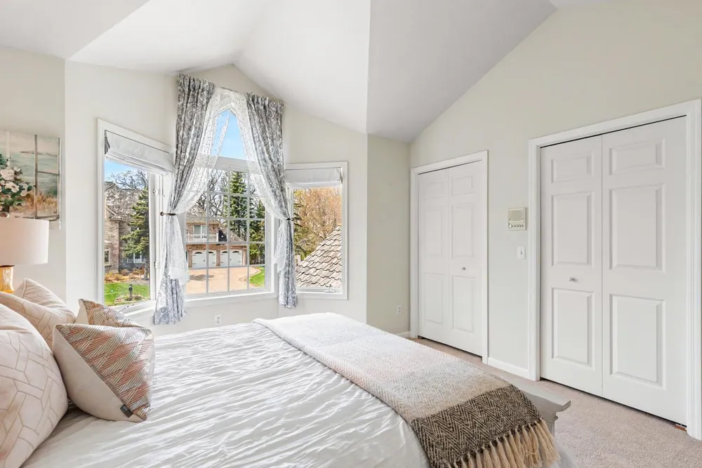 6459 Pinnacle Dr, Eden Prairie, MN 55346
