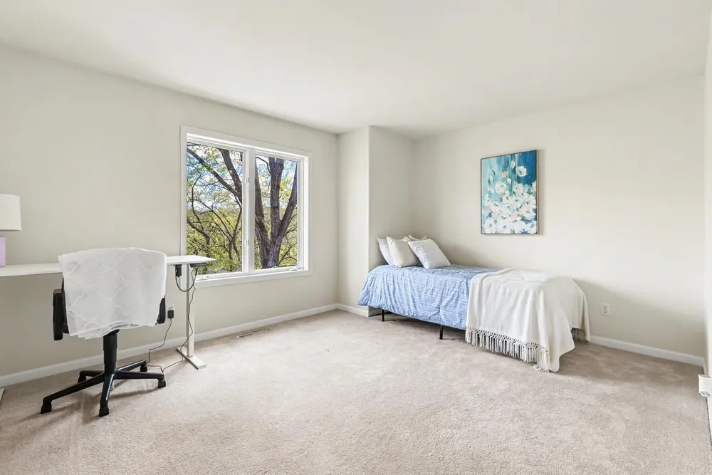 6459 Pinnacle Dr, Eden Prairie, MN 55346