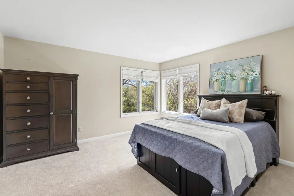 6459 Pinnacle Dr, Eden Prairie, MN 55346
