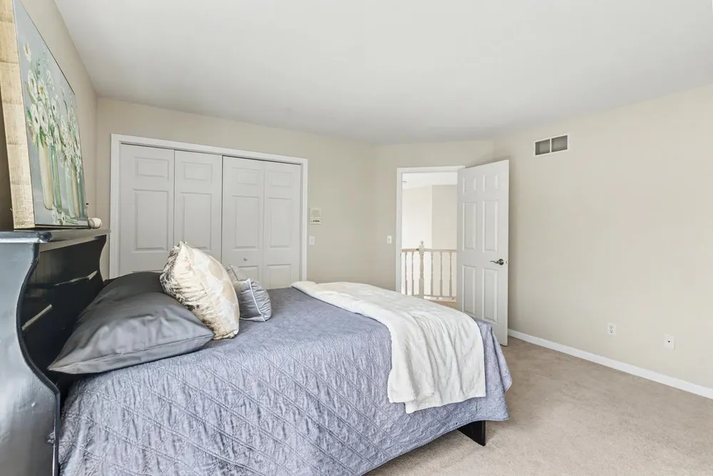 6459 Pinnacle Dr, Eden Prairie, MN 55346