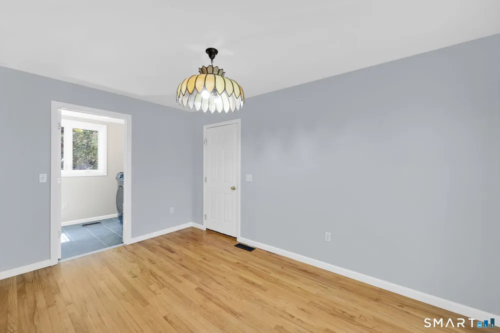 5 Central Ave, East Lyme, CT 06357