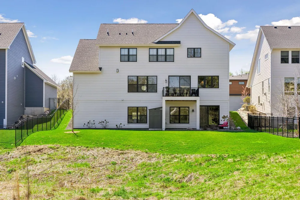 11724 Azure Ln, Inver Grove Heights, MN 55077
