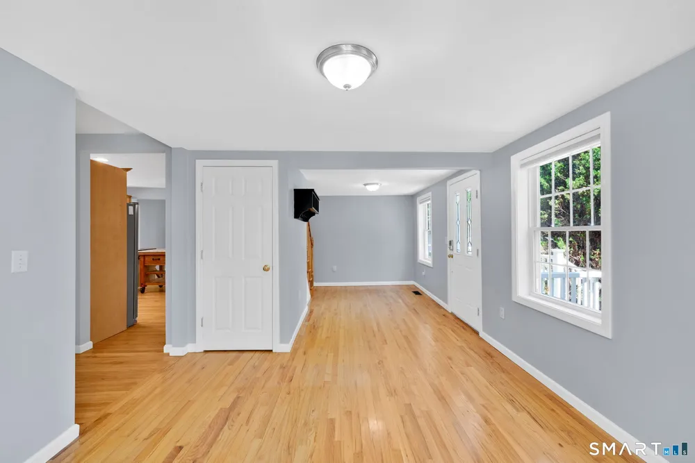 5 Central Ave, East Lyme, CT 06357