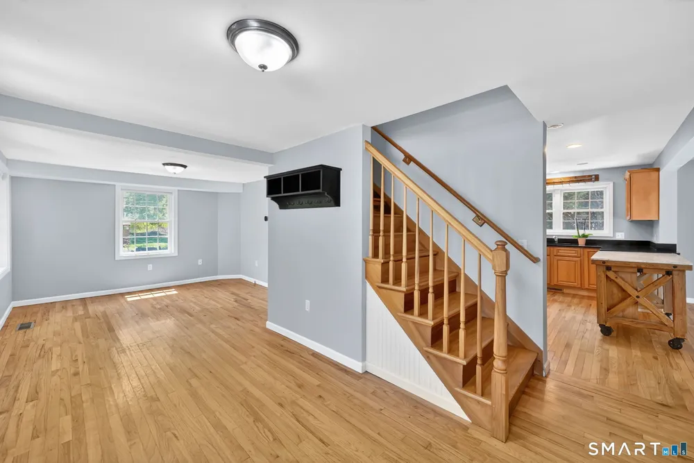 5 Central Ave, East Lyme, CT 06357