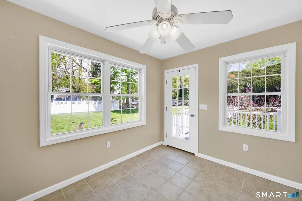 5 Central Ave, East Lyme, CT 06357