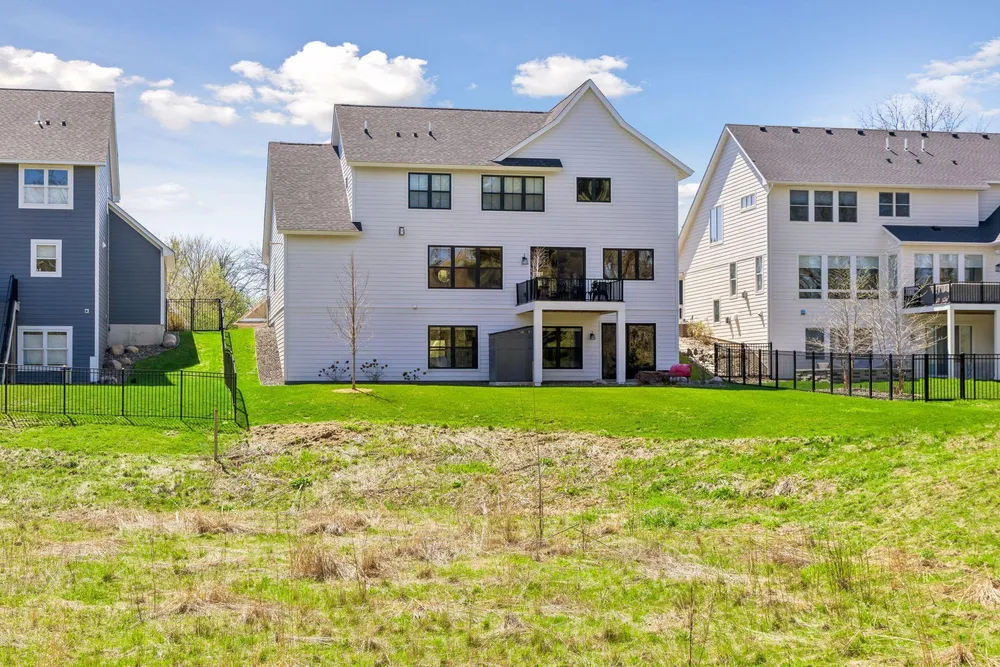 11724 Azure Ln, Inver Grove Heights, MN 55077