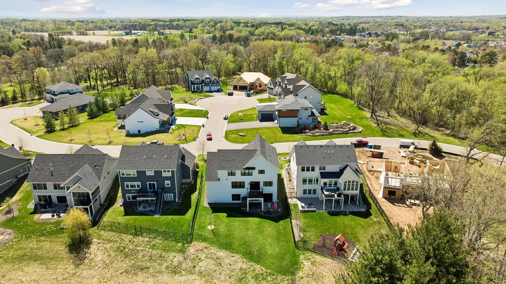11724 Azure Ln, Inver Grove Heights, MN 55077