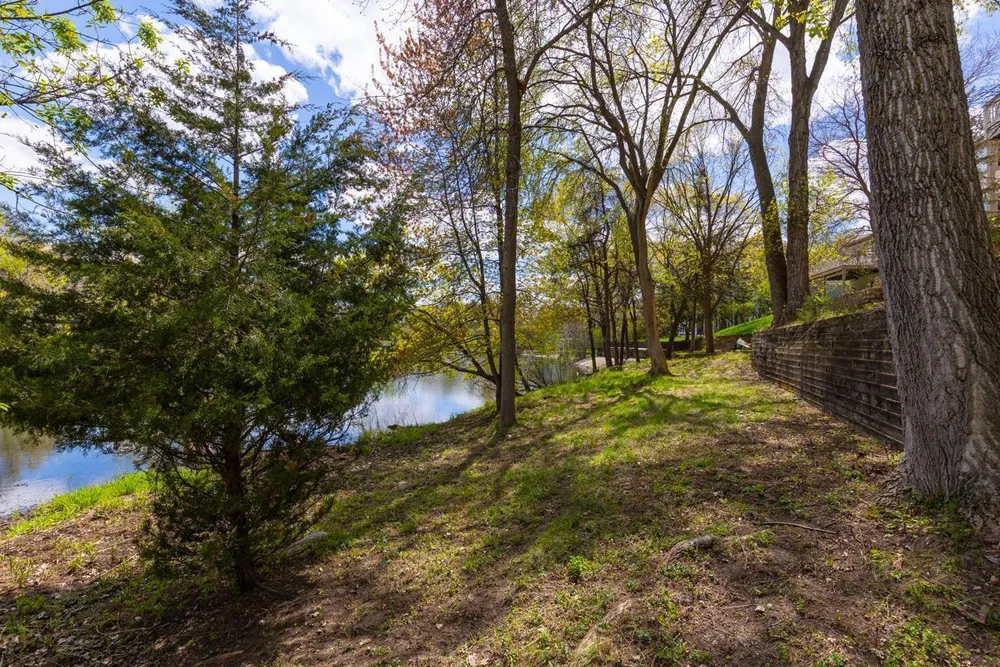6459 Pinnacle Dr, Eden Prairie, MN 55346