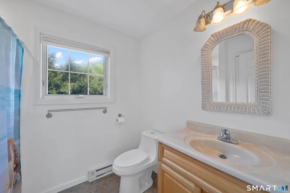 5 Central Ave, East Lyme, CT 06357
