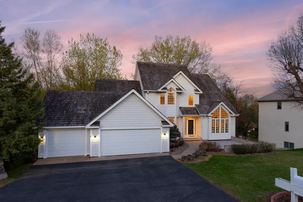6459 Pinnacle Dr, Eden Prairie, MN 55346